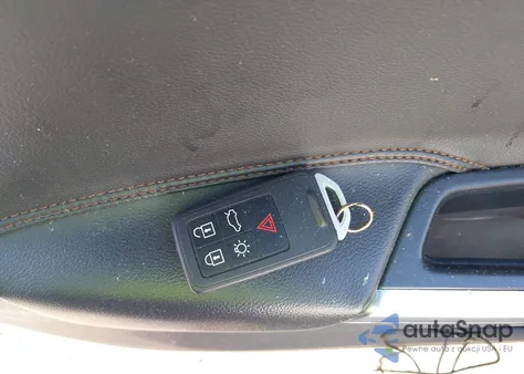 2017 Volvo Xc60 T5 Dynamic из США, поврежденный, VIN YV440MDR3H2225978